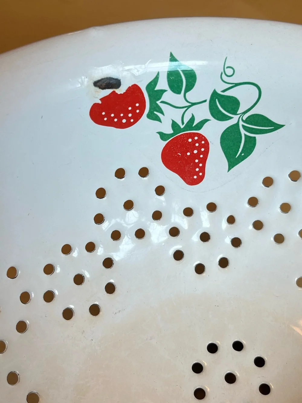 1983 Teleflora Strawberry Enamelware Colander